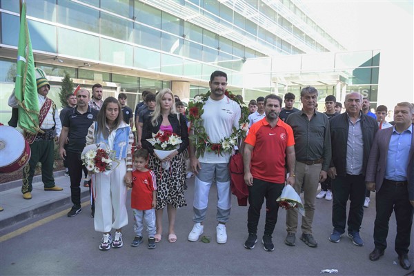 Olimpiyat vizesi alan ASKİ Sporlu Akgül yurda döndü