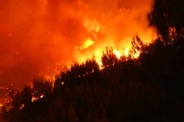 Orman yangınları nedeniyle bir Yunanistan'da 30 bin kişi tahliye edildi