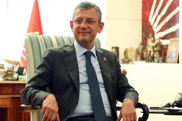 Özel'den Tayfun Kahraman’ın İzmir’de yaşayan ailesine ziyaret