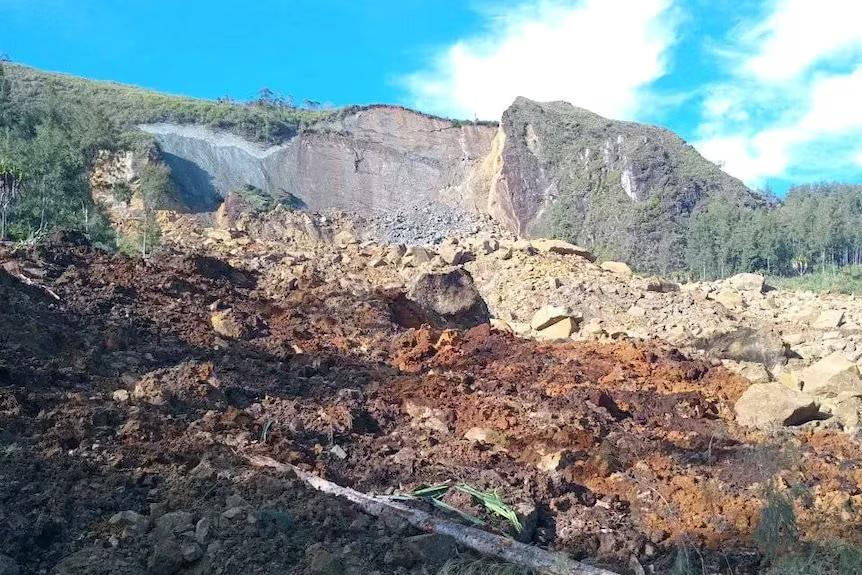 Papua Yeni Gine toprak kaymasının ardından 2 bin kişinin toprak altında kaldığını açıkladı