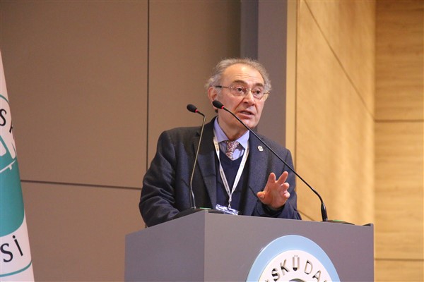 Prof. Dr. Tarhan: “Psikiyatrik hastalıkların tedavisinde yapay zeka dönemi başlıyor”