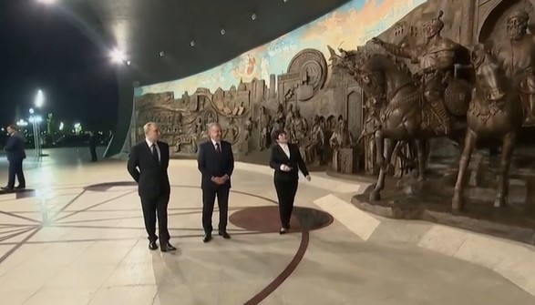 Putin on gün içinde üçüncü yurtdışı resmi ziyaret için Özbekistan'a gitti