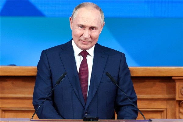 Putin: Rusya'nın kadınlara karşı geleneksel olarak saygılı bir tutumu var