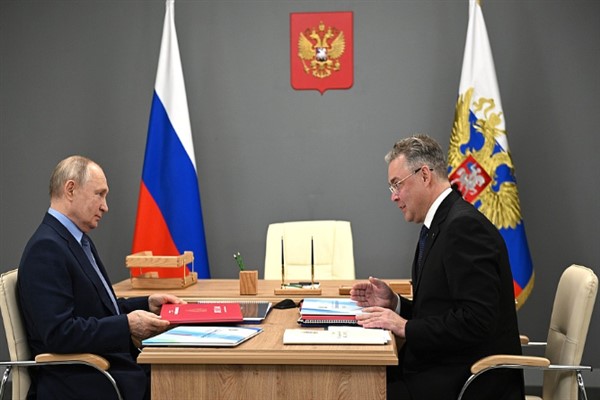 Putin, Stavropol Kray Valisi Vladimir Vladimirov ile toplantı yaptı