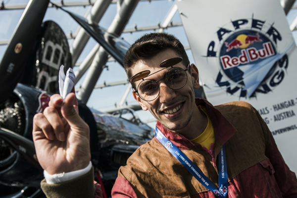 Red Bull Paper Wings ile ‘Kâğıt uçak pilotları’  hünerlerini sergileyecek