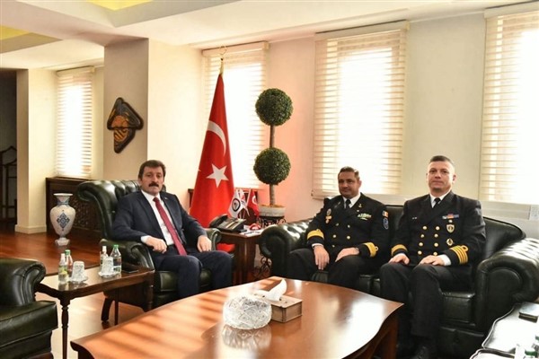Regina Maria fırkateyninin personeli, Samsun Valisi Tavlı’yı ziyaret etti