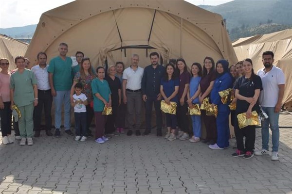 Rektör Eren'den hemşirelere ziyaret