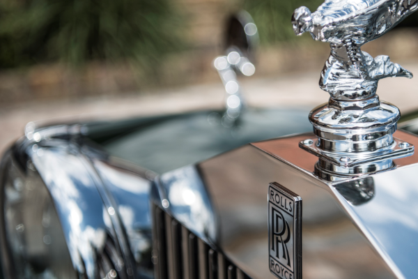 Rolls-Royce, Spirit Of Ectasy amblemini yeniden tasarladı