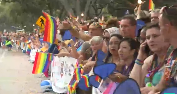 Rusya'da iki bar çalışanı LGBTQ+ karşıtı yasa kapsamında suçlanan ilk kişiler oldu