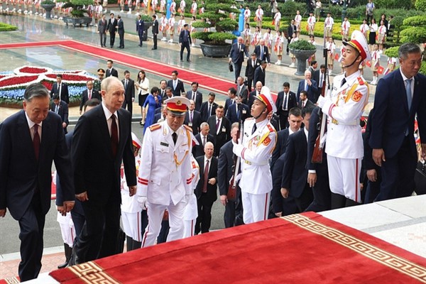 Rusya Devlet Başkanı Putin, Vietnam'a gitti