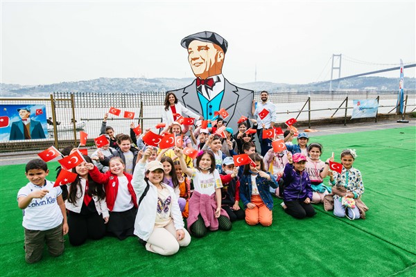 Sabancı Vakfı, 23 Nisan coşkusunu göklere taşıdı