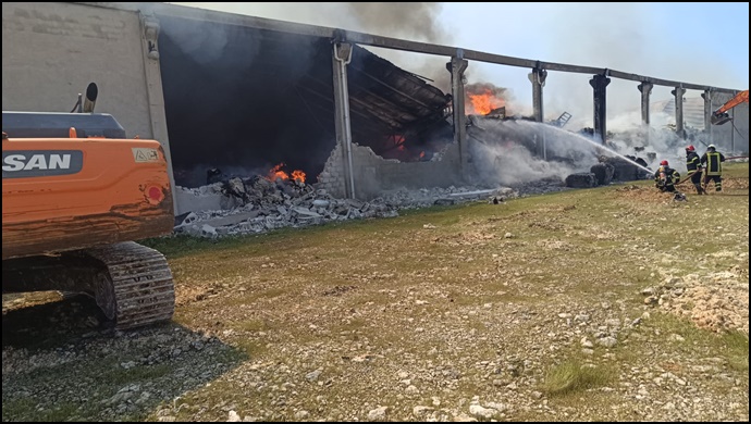 Şanlıurfa 2. Organize Sanayi Bölgesi'nde Fabrika Yangını!