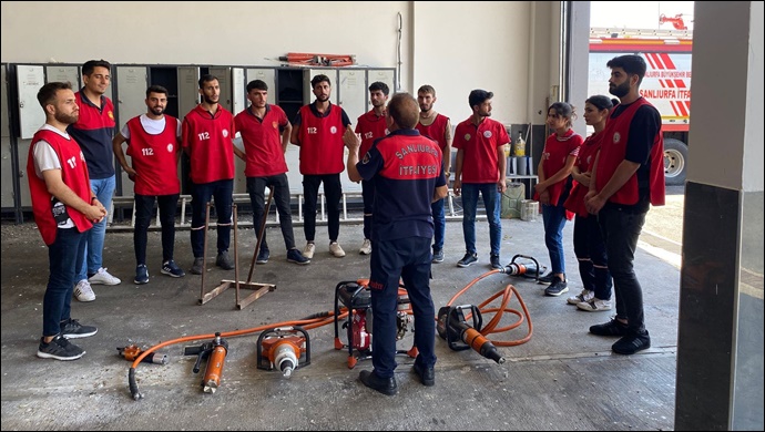 Genç itfaiyeciler mesleğe hazırlanıyor
