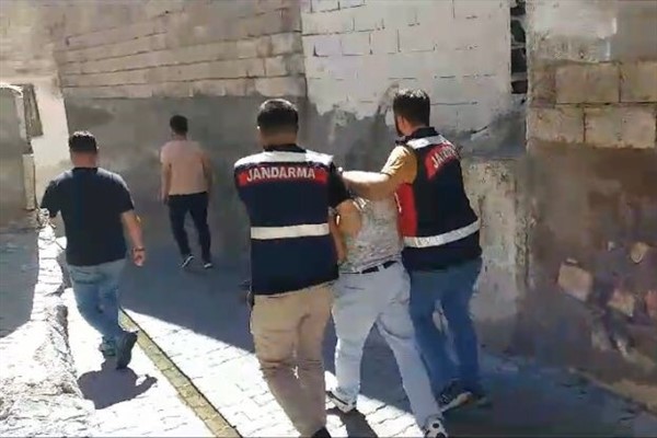 Şanlıurfa'da 23 yıl kesinleşmiş hapis cezası bulunan hükümlü yakalandı