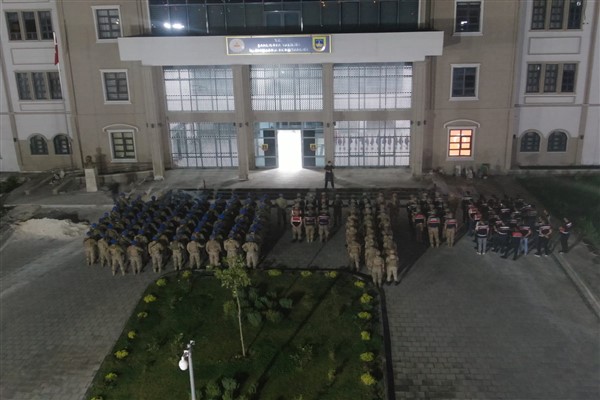 Şanlıurfa'da  kaçak silah ve mühimmat operasyonu