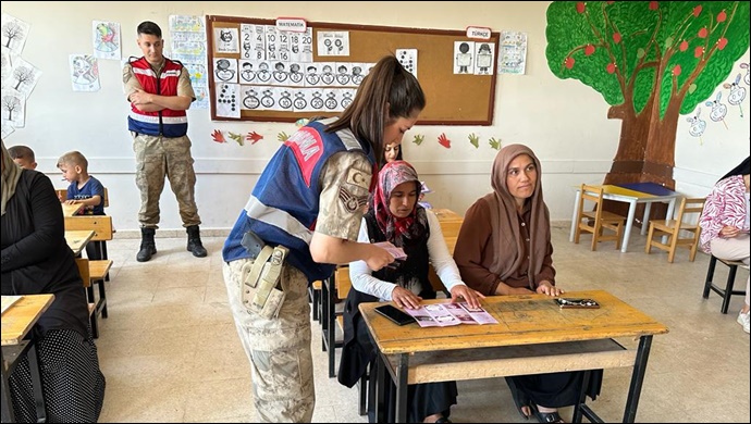 Şanlıurfa İl Jandarma Komutanlığı, Kadınlara KADES uygulamasını tanıttı