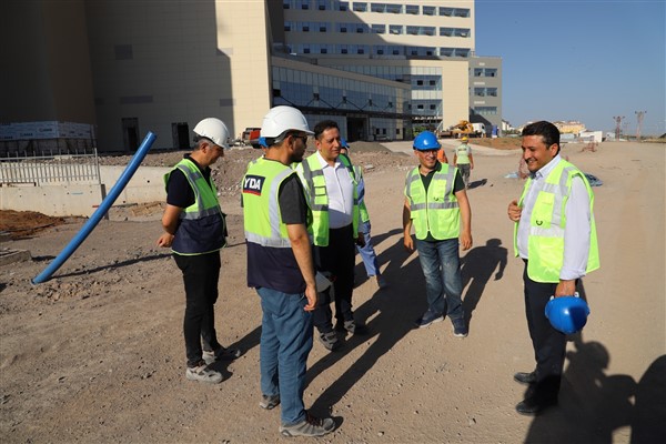 Şanlıurfa İl Sağlık Müdürü Solmaz, Şanlıurfa Şehir Hastanesi’ndeki çalışmaları inceledi 