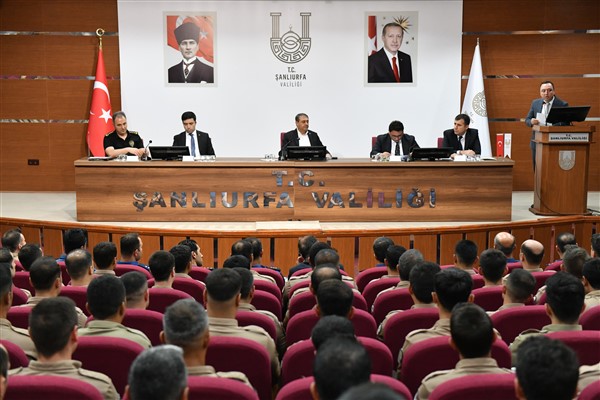 Şanlıurfa Valisi Şıldak, motosikletli polis timleriyle bir araya geldi