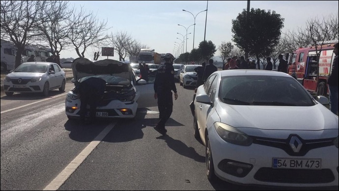 Şanlıurfa'da 5 aracın karıştığı zincirleme kazada 11 kişi yaralandı
