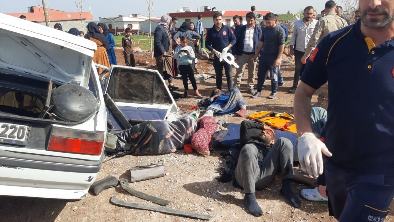 Şanlıurfa'da feci kaza :3'ü ağır 5 yaralı-(VİDEO)