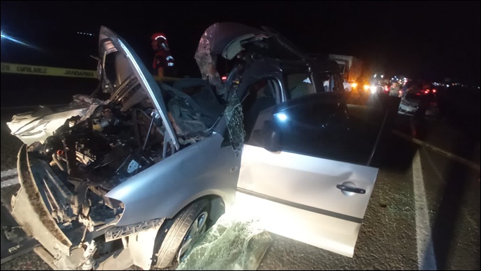 Şanlıurfa'da hafif ticari araç traktöre çarptı: 1 ölü, 3 yaralı