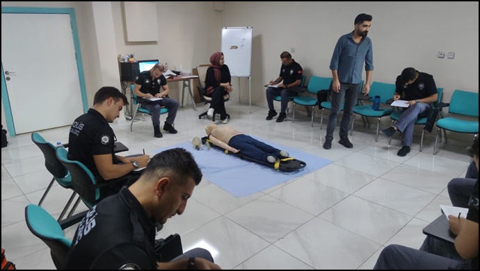 Şanlıurfa'da Polislere ilk yardım eğitimi verildi