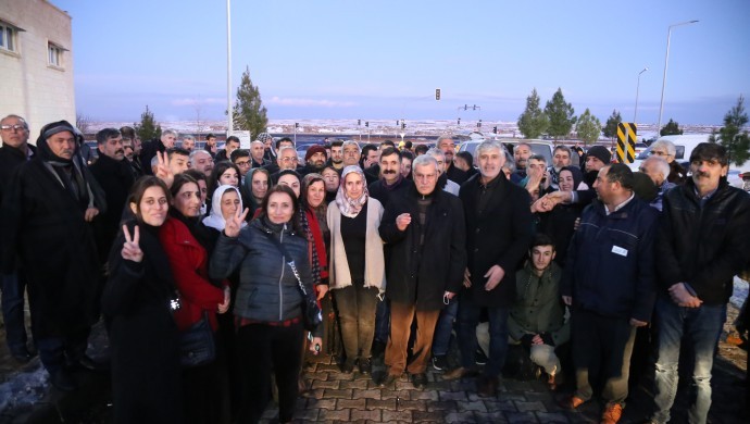Şanlıurfa'da tahliye olan siyasetçilere kitlesel karşılama