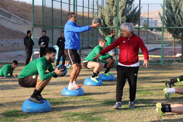 Şanlıurfaspor Teknik Direktörü Kılıç: ''Galibiyet serisi yakalamak istiyoruz''