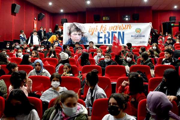 Semt Konağı öğrencileri 'Kesişme; İyi ki Varsın Eren' filmini izledi