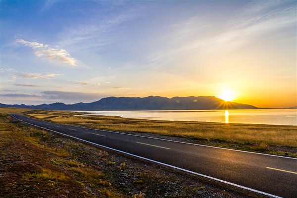 Son 10 yılda Xinjiang’da 62.2 bin kilometre yeni karayolu inşa edildi