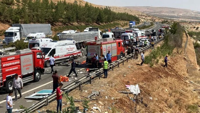 SON DAKİKA | Şanlıurfa -Gaziantep'te kaza: 15 kişi yaşamını yitirdi