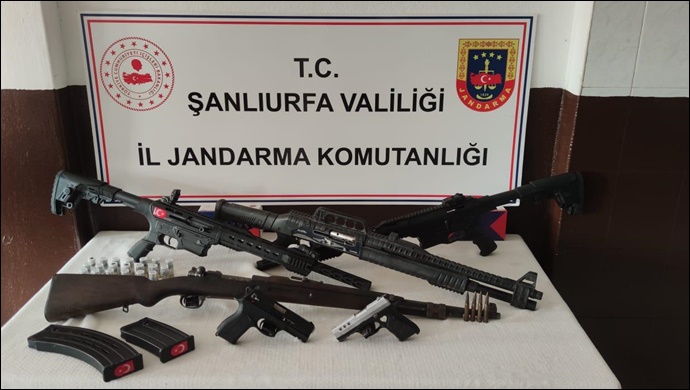 SON DAKİKA | Şanlıurfa'da husumetli ailelerin evlerinde çok sayıda silah ele geçirildi