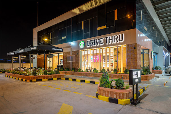 Starbucks, yeni 'Arabaya Servis' mağazasını açtı