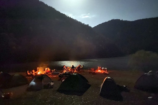 SUBÜ öğrencilerine çadır kampında uygulamalı eğitim 