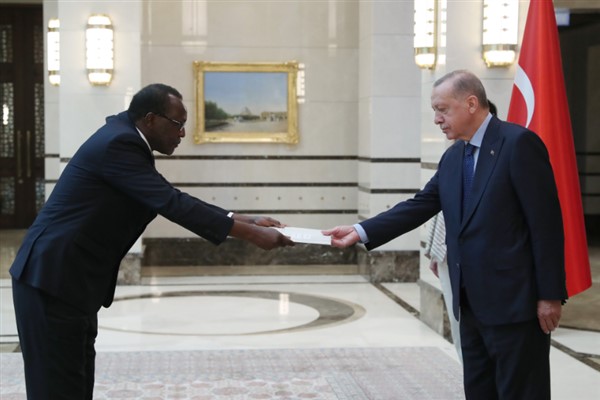 Sudan büyükelçisinden Cumhurbaşkanı Erdoğan'a güven mektubu