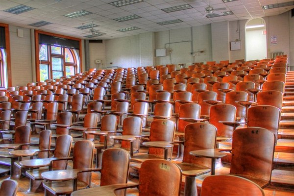 TBMM Başkanı Kurtulmuş, Türkiye Yüzyılı'nda Yeni Anayasa konferansında gençlerle görüştü