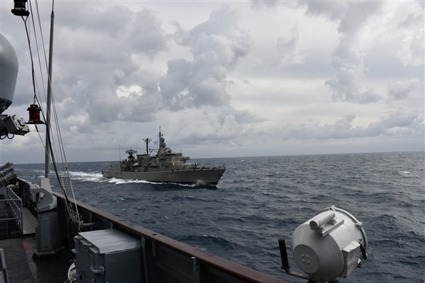 TCG Heybeliada, HS Limnos ile gelişmiş manevra talimleri yaptı