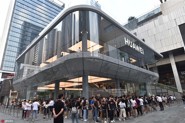 Teknoloji devi Huawei, 2022 yılında 91 milyar dolarlık gelir bekliyor
