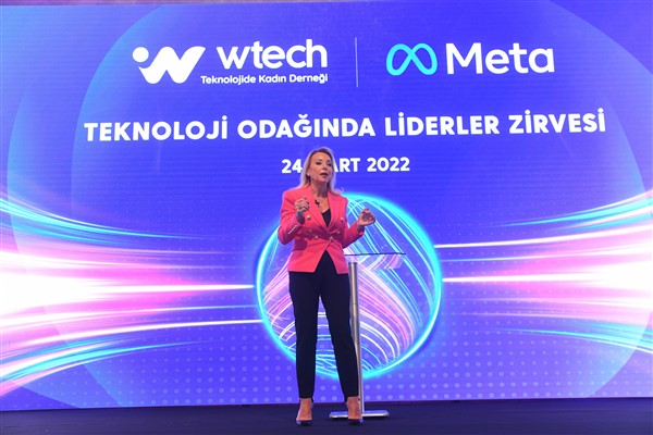 'Teknoloji Odağında Liderler Zirvesi' ile 50 kadın, robotik süreç otomasyonu eğitimi alıyor