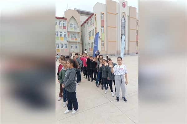 TOKİ Mevlana İlkokulu'nda atletizm etkinliği