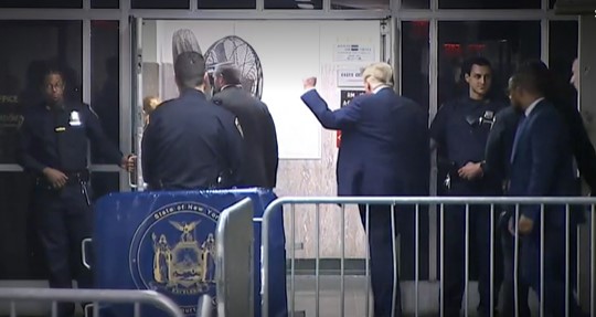  Trump'ın silah ruhsatı mahkumiyetinin ardından iptal edilecek