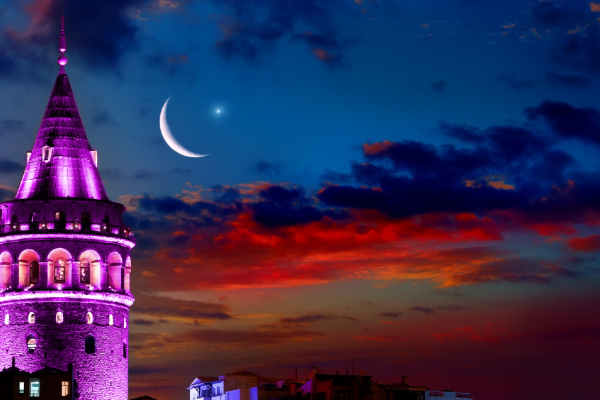 Türkiye'nin sembol yapıları epilepsi için mor ışıklandırıldı