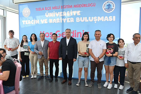 Tuzla’da üniversite tercih ve kariyer buluşması düzenlendi