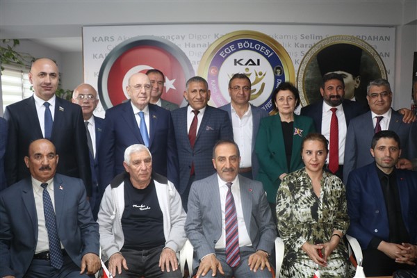  Uçak, Azerbaycanlı milletvekillerini ağırladı
