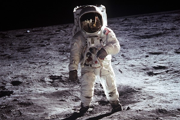 Uzay’da 371 gün kalan ABD’li astronot Dünya’ya döndü