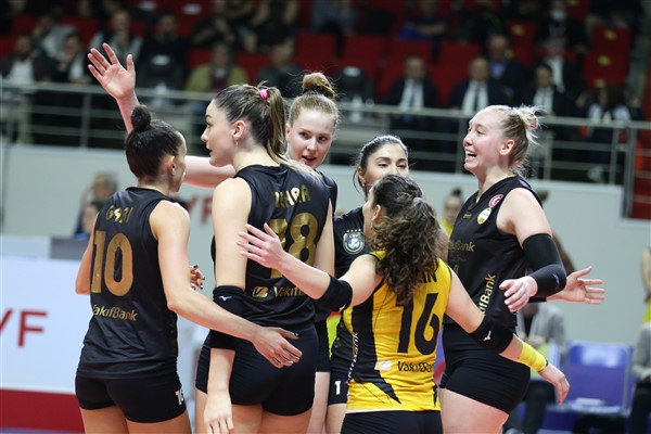 VakıfBank, THY karşısında avantajı aldı