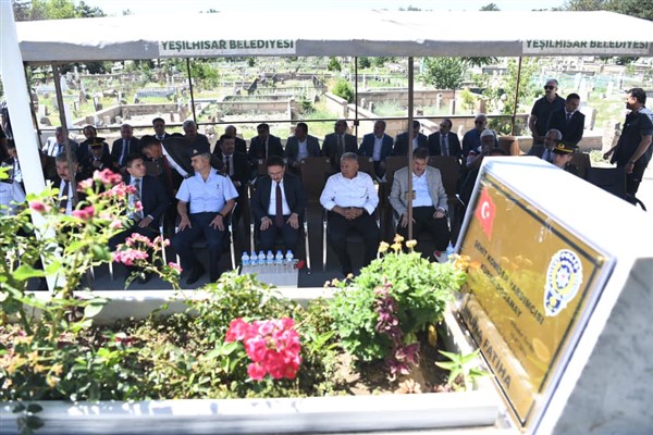 Vali Çiçek ve Başkan Büyükkılıç’tan 15 Temmuz şehidi Doğanay’a ziyaret