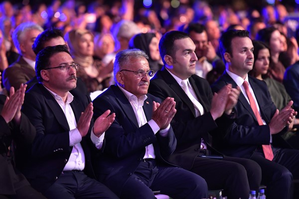 Vali Çiçek ve Başkan Büyükkılıç, TRT Sanatçıları Şehir Konserleri’ne katıldı