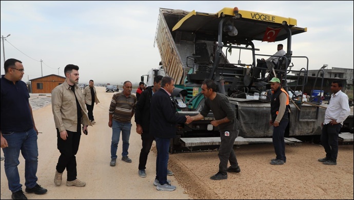 Vali Şıldak , Akçakale 'de yol çalışmasını inceledi