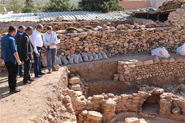 Vali Şıldak, arkeolojik kazı alanlarını inceledi